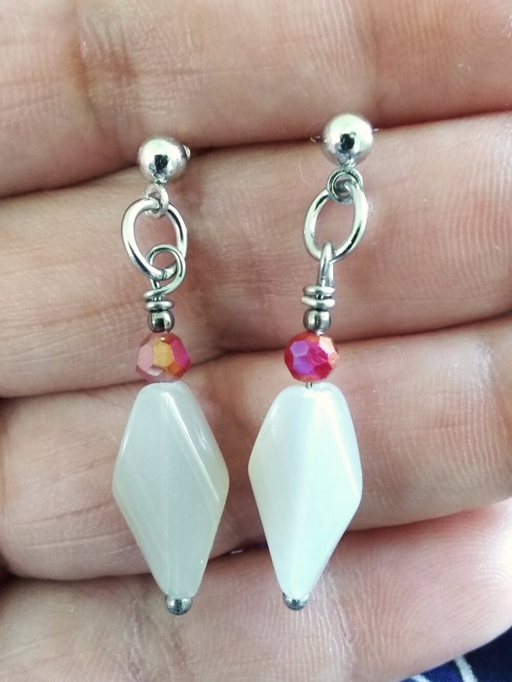 White Rhombus & Hot Pink Sparkling Beads - Lightweight Mini Dangle Earrings